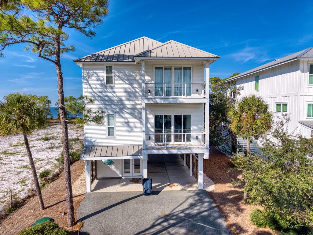 Photo of property for sale at 1629 Wayfarers Ct St. George Island