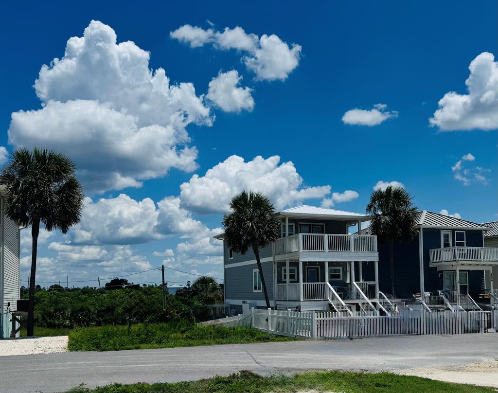 Photo of property for sale at 828 Oleander Ave Mexico Beach