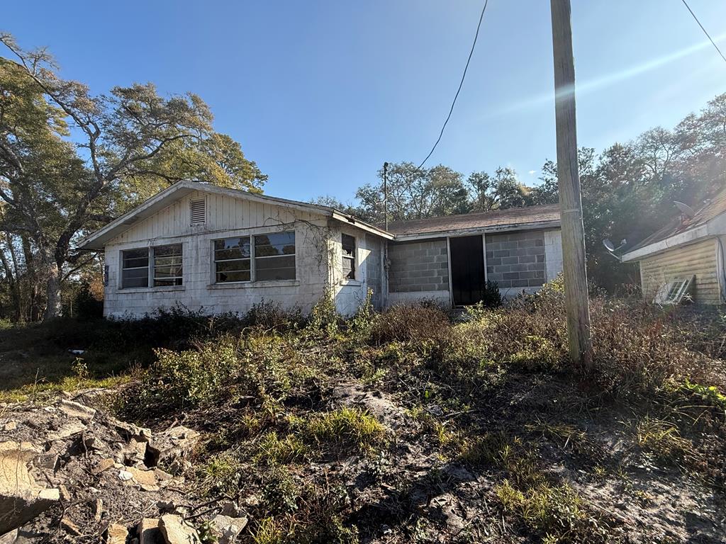 Photo of property for sale at 110 SE 10th St Carrabelle
