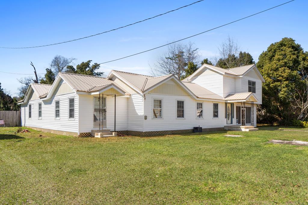 Photo of property for sale at 539 S 2nd St Wewahitchka