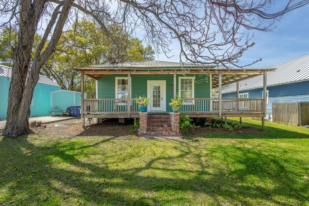 Photo of property for sale at 112 14th St Apalachicola