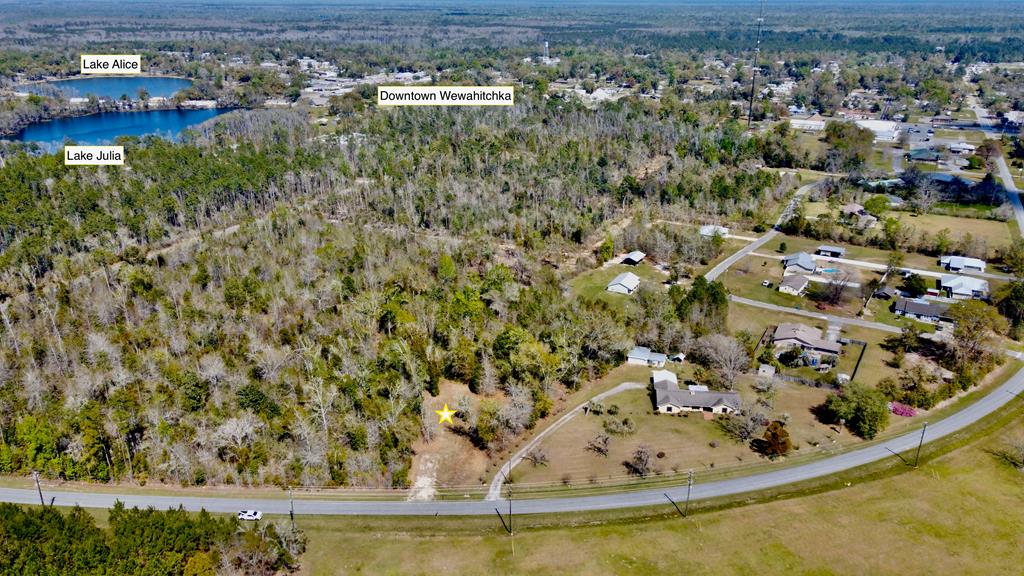 Photo of property for sale at 703 W River Rd Wewahitchka