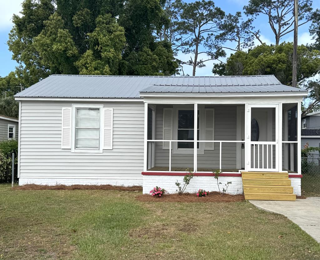 Photo of property for sale at 1404 Long Ave Port St. Joe