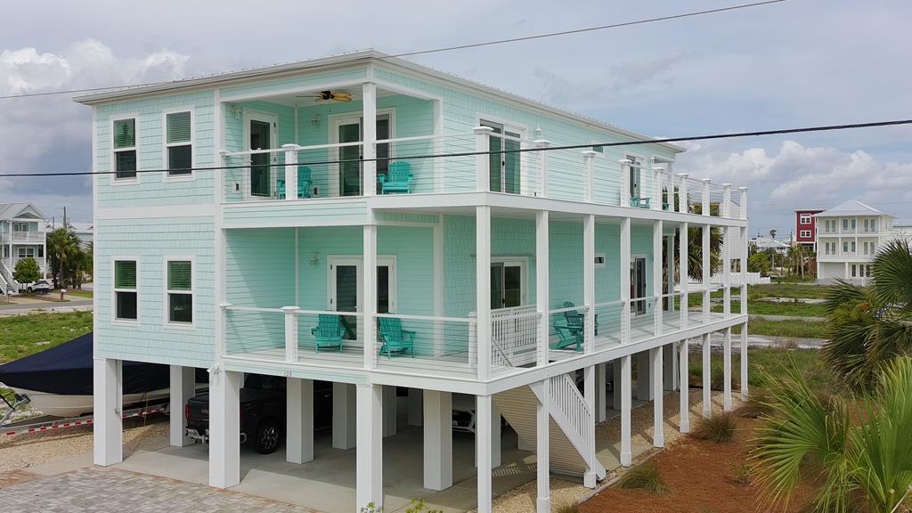Photo of property for sale at 105 Circle Dr Mexico Beach