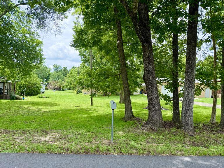 Photo of property for sale at 633 Byrd Parker Dr Wewahitchka