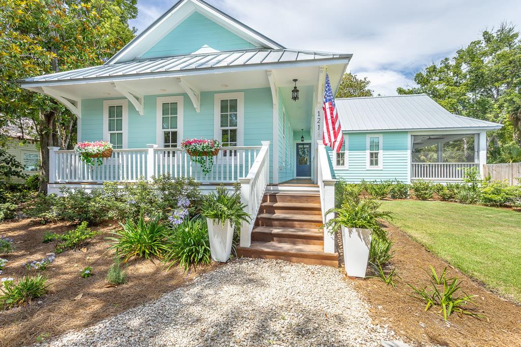 Photo of property for sale at 121 14th St Apalachicola