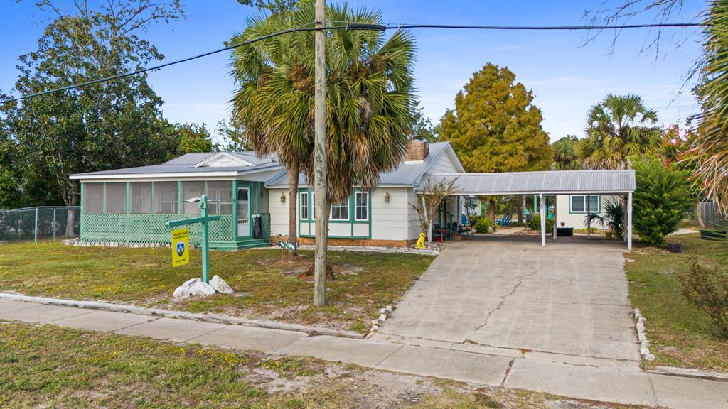 Photo of property for sale at 605 10th St Port St. Joe