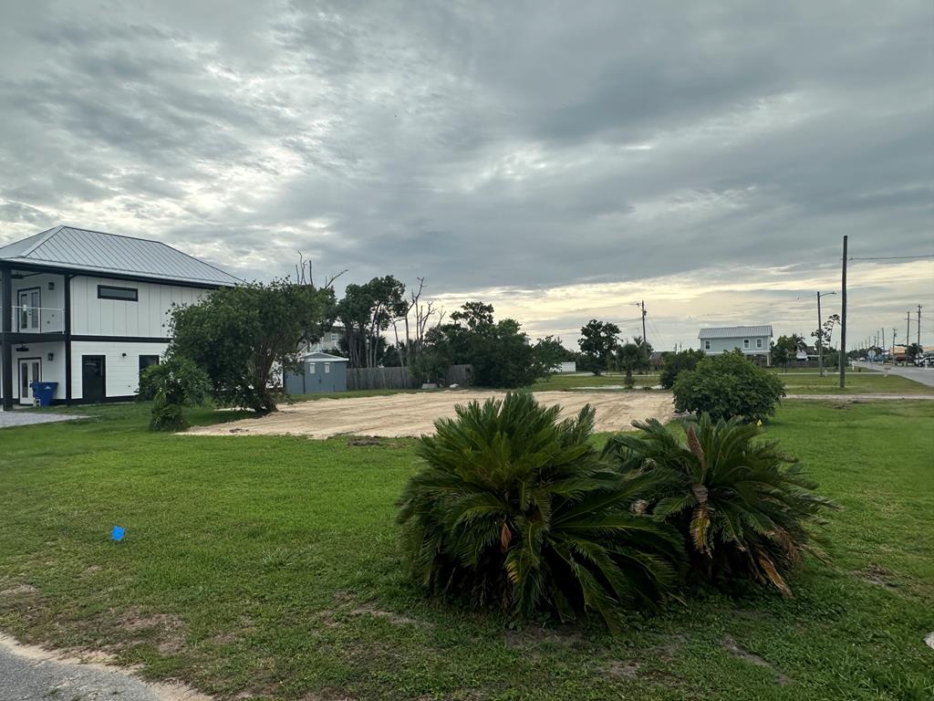 Photo of property for sale at 211 Carolina Dr Mexico Beach