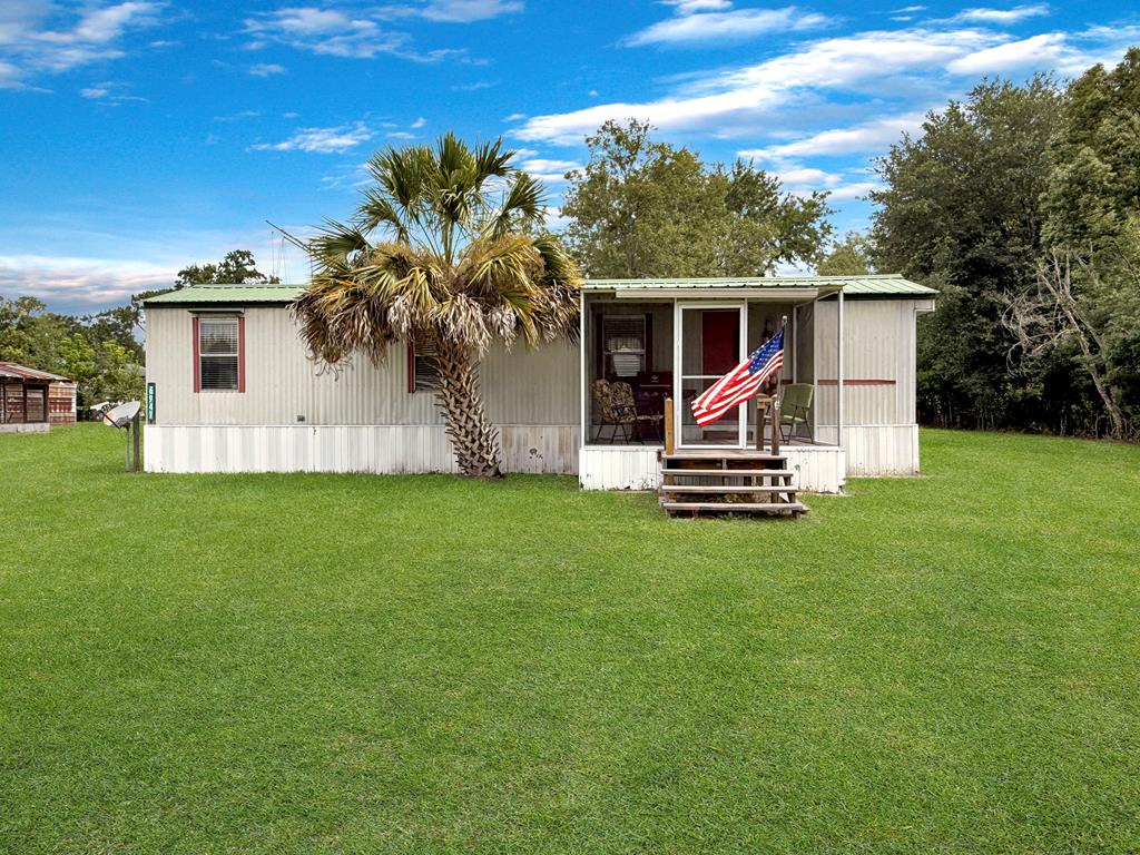 Photo of property for sale at 6947 Blossom Hill Rd Wewahitchka