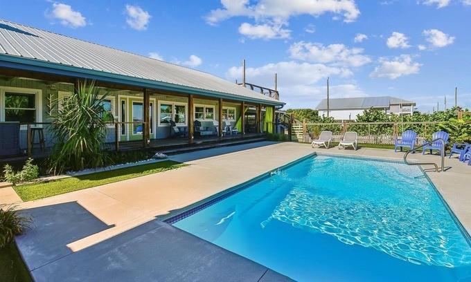 Photo of property for sale at 901 W Gorrie Dr St. George Island