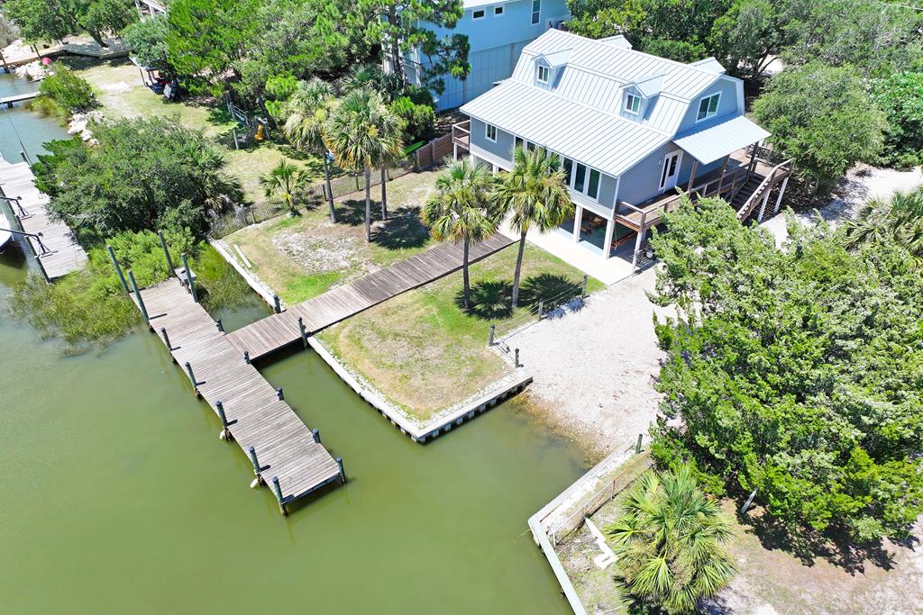 Photo of property for sale at 304 Wing St St. George Island