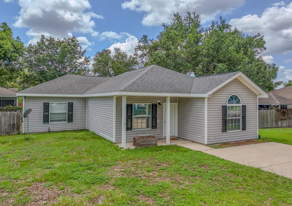 Photo of property for sale at 117 Mary Dr Wewahitchka