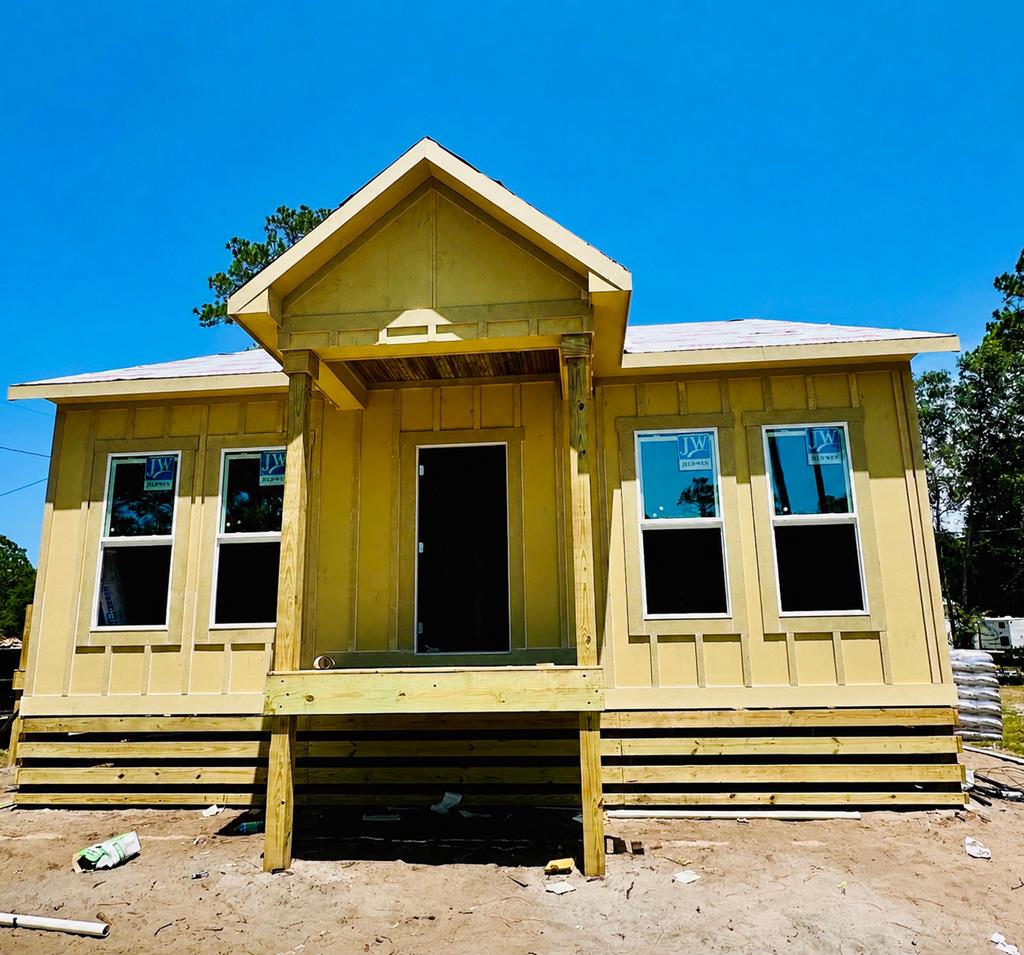 Photo of property for sale at 610 W 10th St Carrabelle