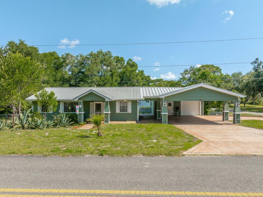 Photo of property for sale at 1306 Owens Ave Carrabelle