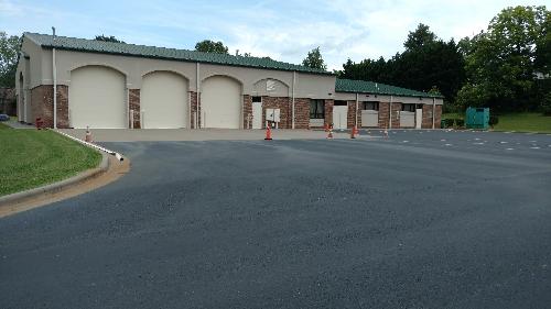 EXTERIOR, PARKING, PATHWAY, AND ENTRANCE