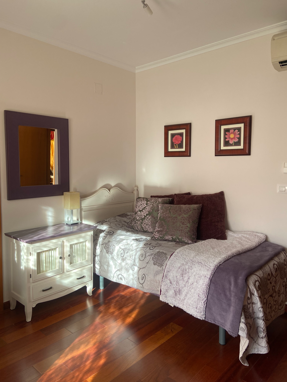 Bedroom, Eclectic design, bold and contrasting colours, diverse patterns and textures, unconventional furniture arrangements, personal and curated collections, creative and expressive atmosphere, Mediterranean design, warm and inviting, earthy colour palette with vibrant accents, textured white walls, stucco, arches and curved lines, stone, rustic wood and wrought iron, warm and cozy ambiance, Retro style, nostalgic and playful, vibrant colours and patterns, geometric shapes, vintage furniture and accessories, bold and iconic designs from the mid-20th century, nostalgic references to specific eras