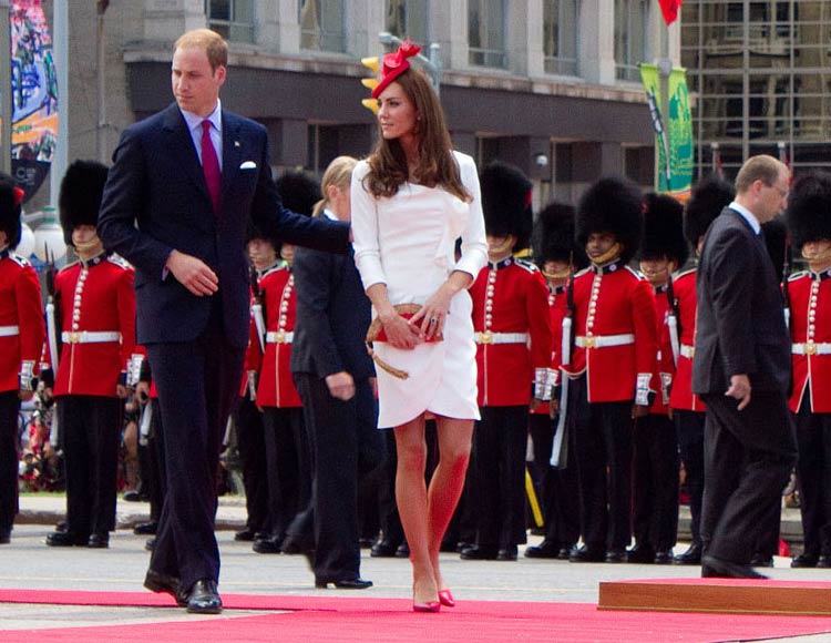 NEONSCOPE - The Duchess of Cambridge is a Stylish Mother