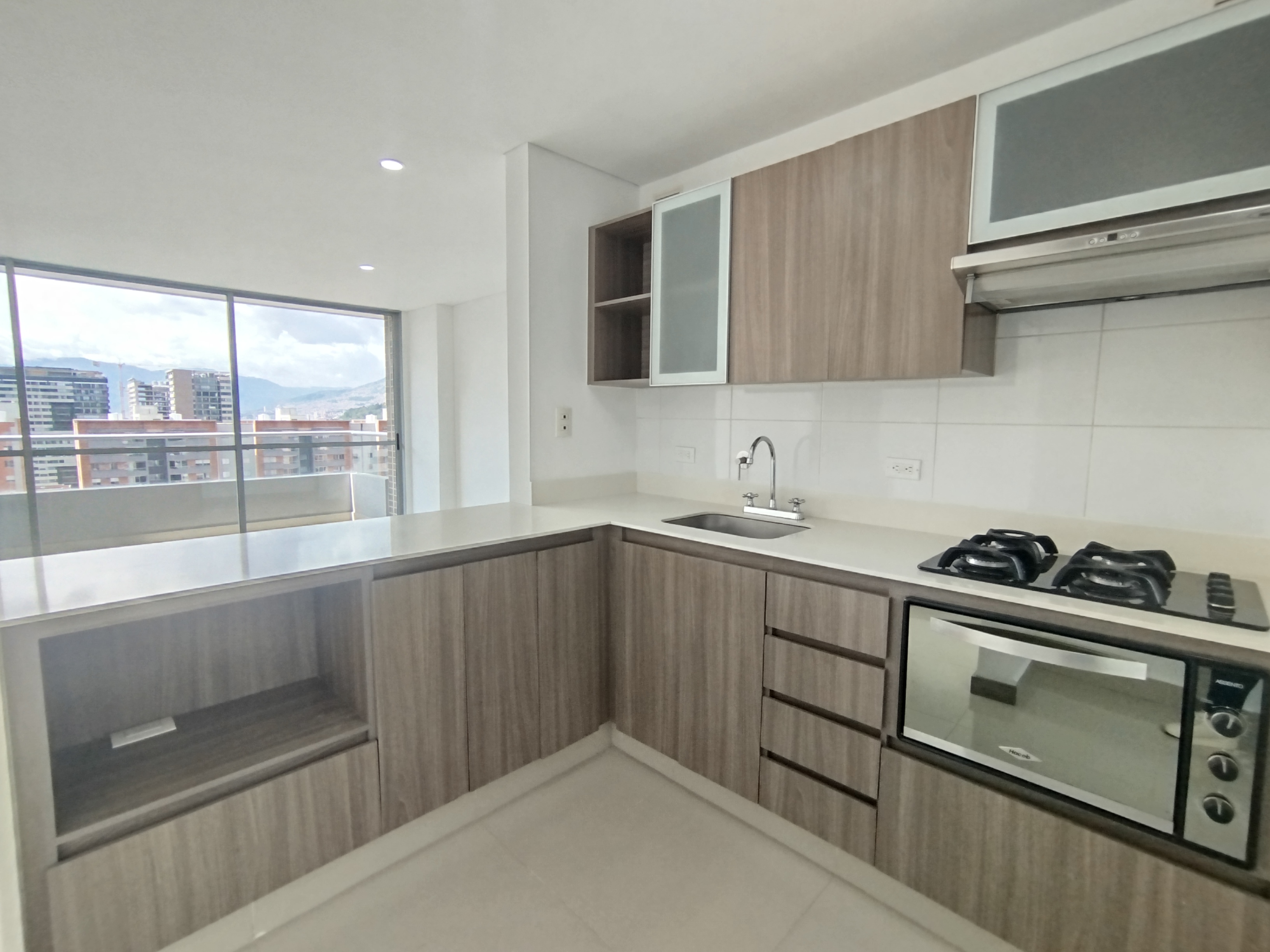 Apartamento en arriendo en CIUDAD DEL RIO, 79 m², 3 alcobas, 1 baño