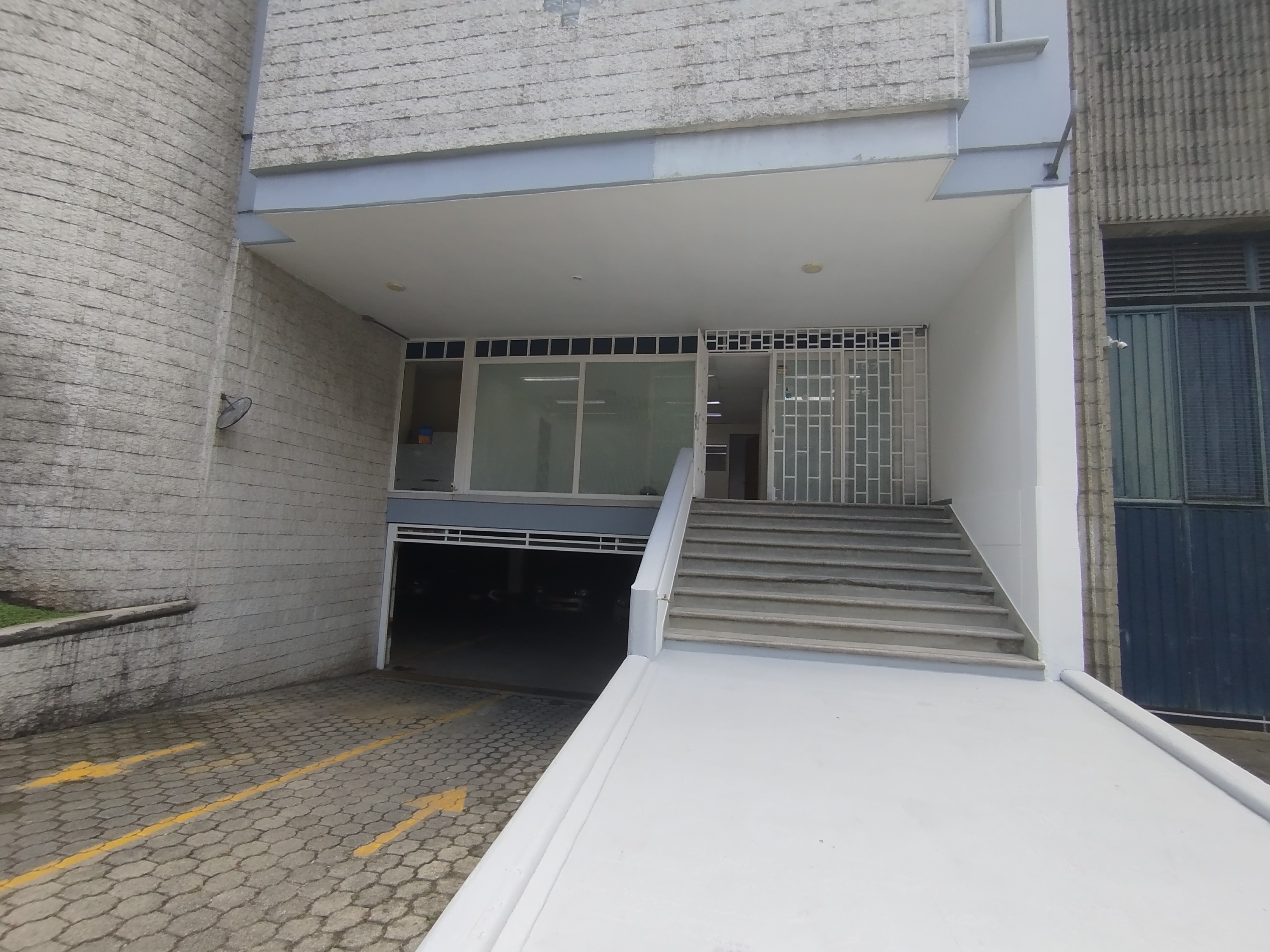 Local en arriendo en SABANETA, 150 m², 2 baños