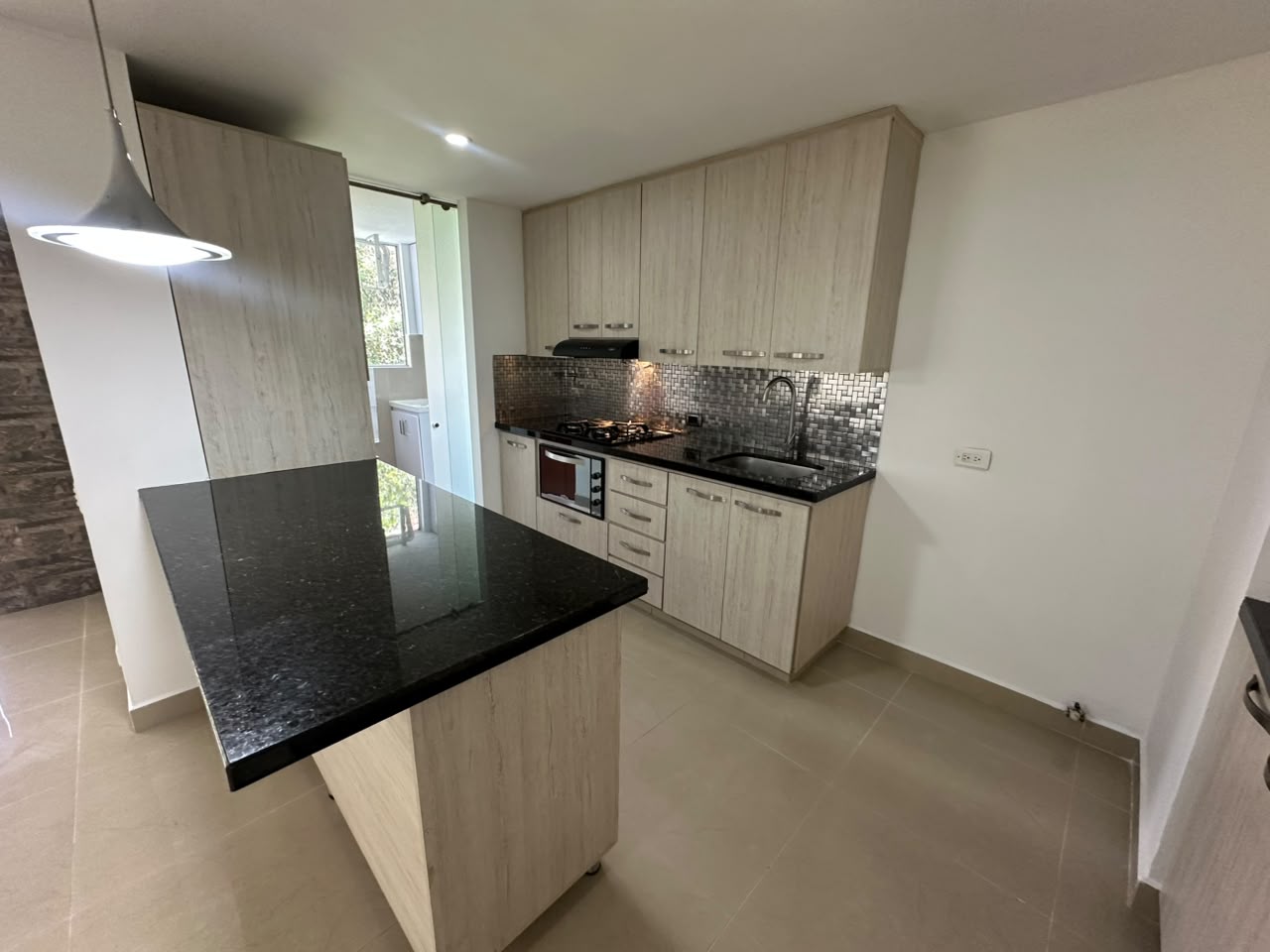 Apartamento en arriendo en LOMA DE LAS BRUJAS, 115 m², 3 alcobas, 2 baños