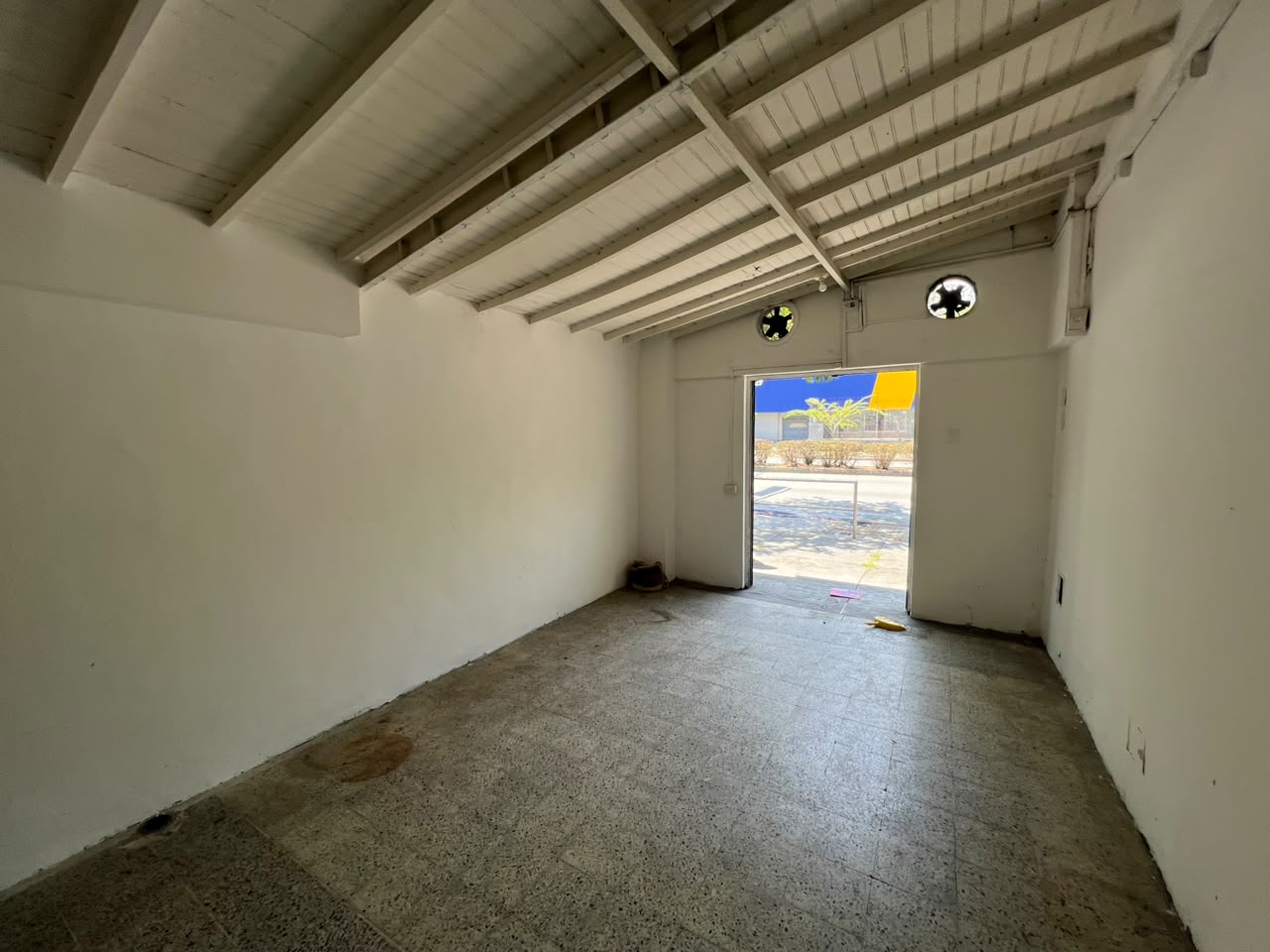 Local en arriendo en LOS CONQUISTADORES, 55 m², 1 alcoba, 3 baños