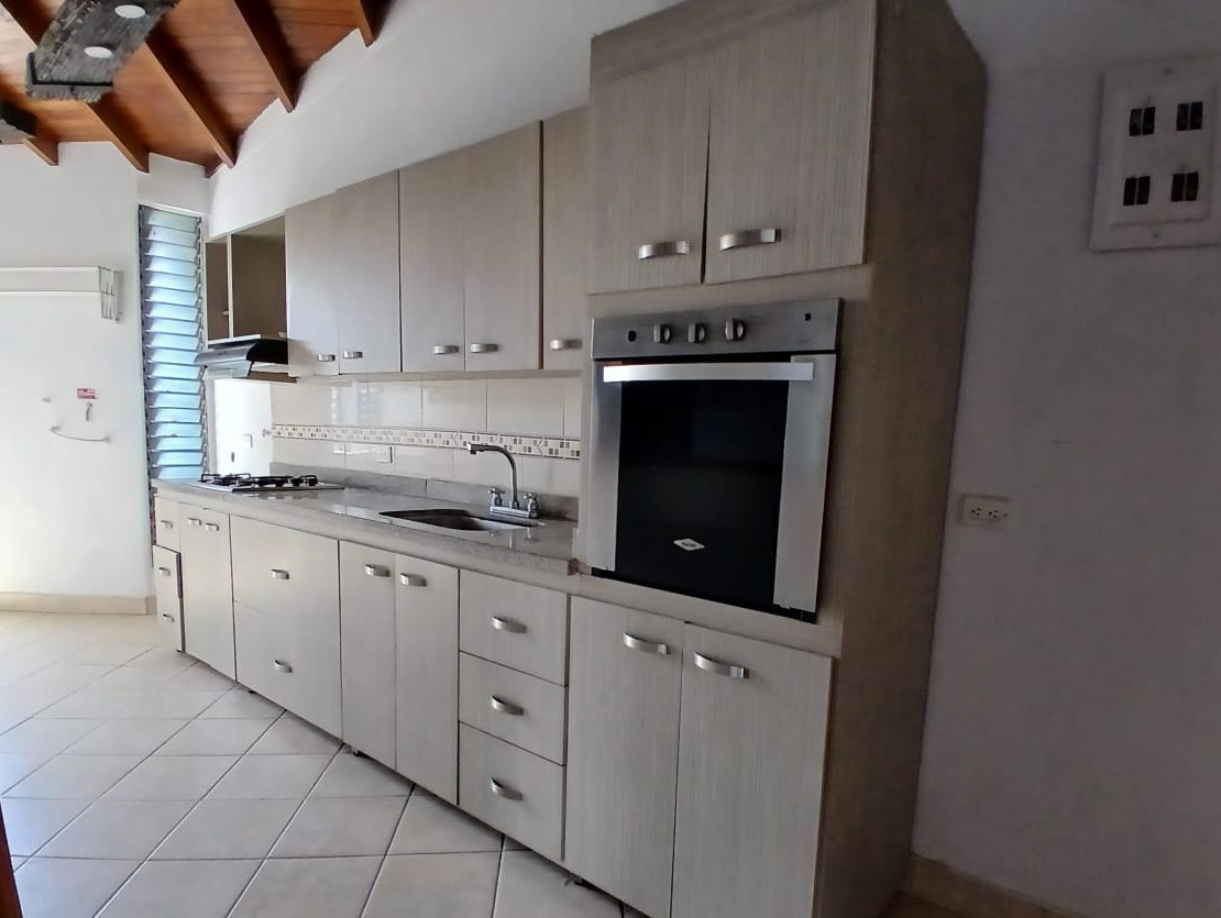 Apartamento en arriendo en ESTADIO, 116 m², 3 alcobas, 2 baños
