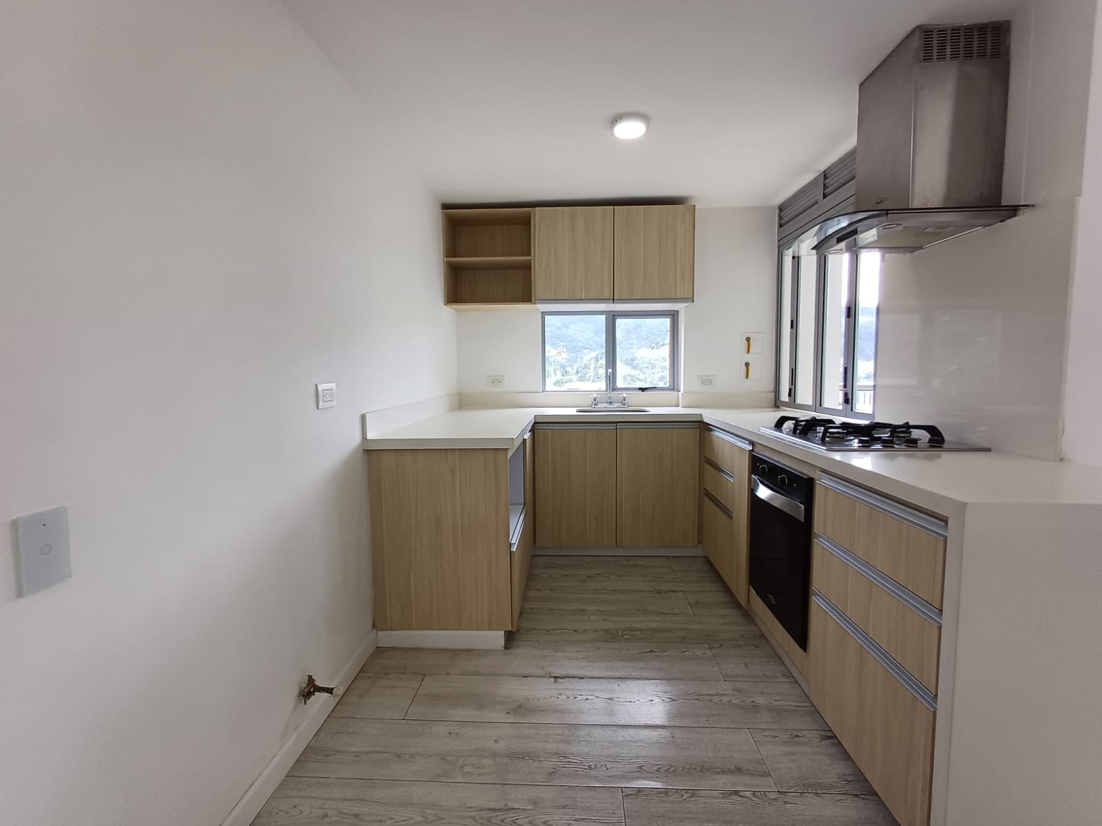 Apartamento en arriendo en LOMA DE LAS BRUJAS, 70 m², 2 alcobas, 2 baños