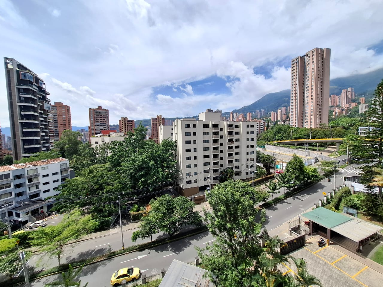 Apartamento en arriendo en LOMA DE LOS PARRAS, 150 m², 3 alcobas, 2 baños