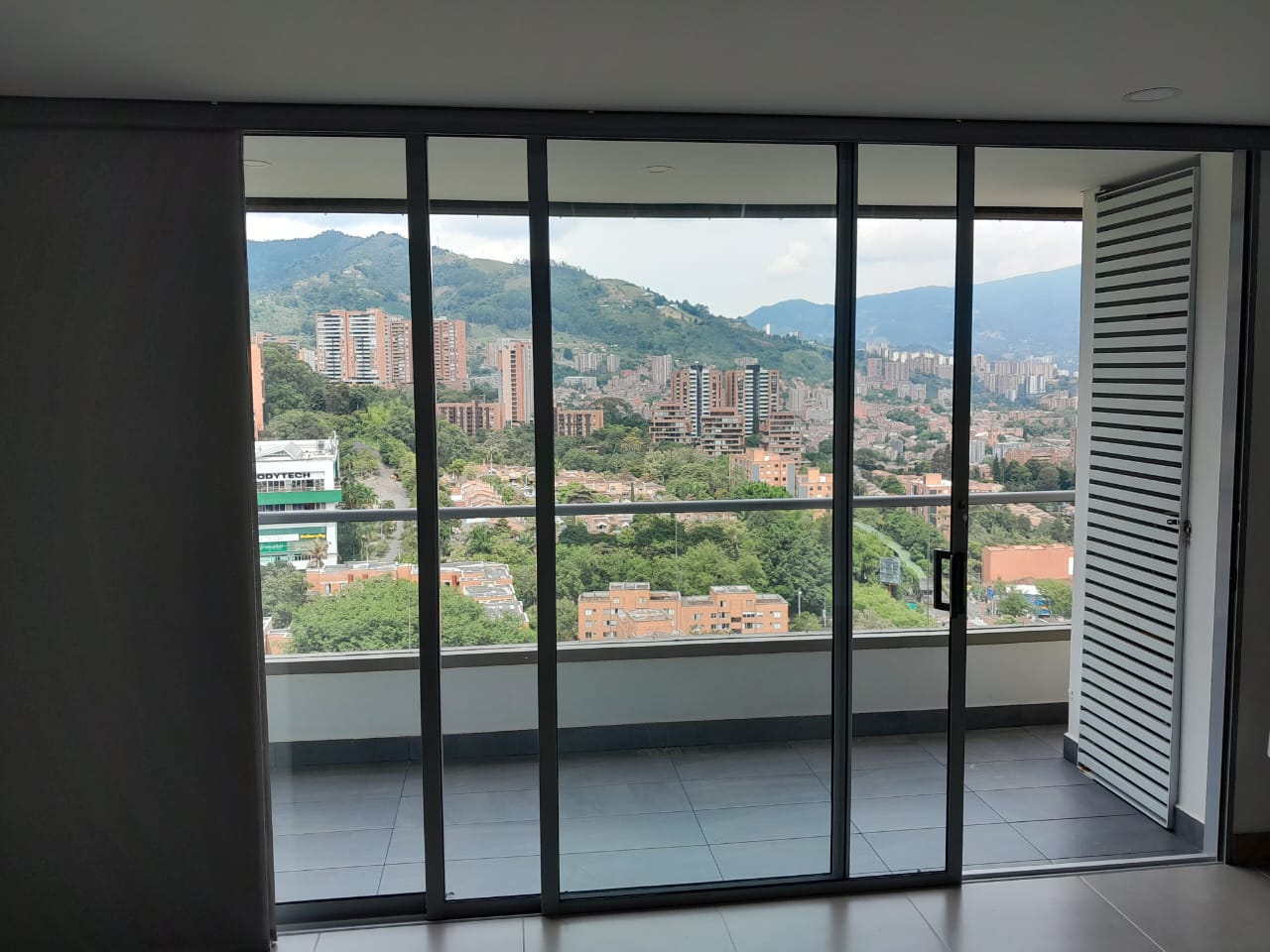 Apartamento en arriendo en LOMA DEL CHOCHO, 86 m², 2 alcobas, 3 baños