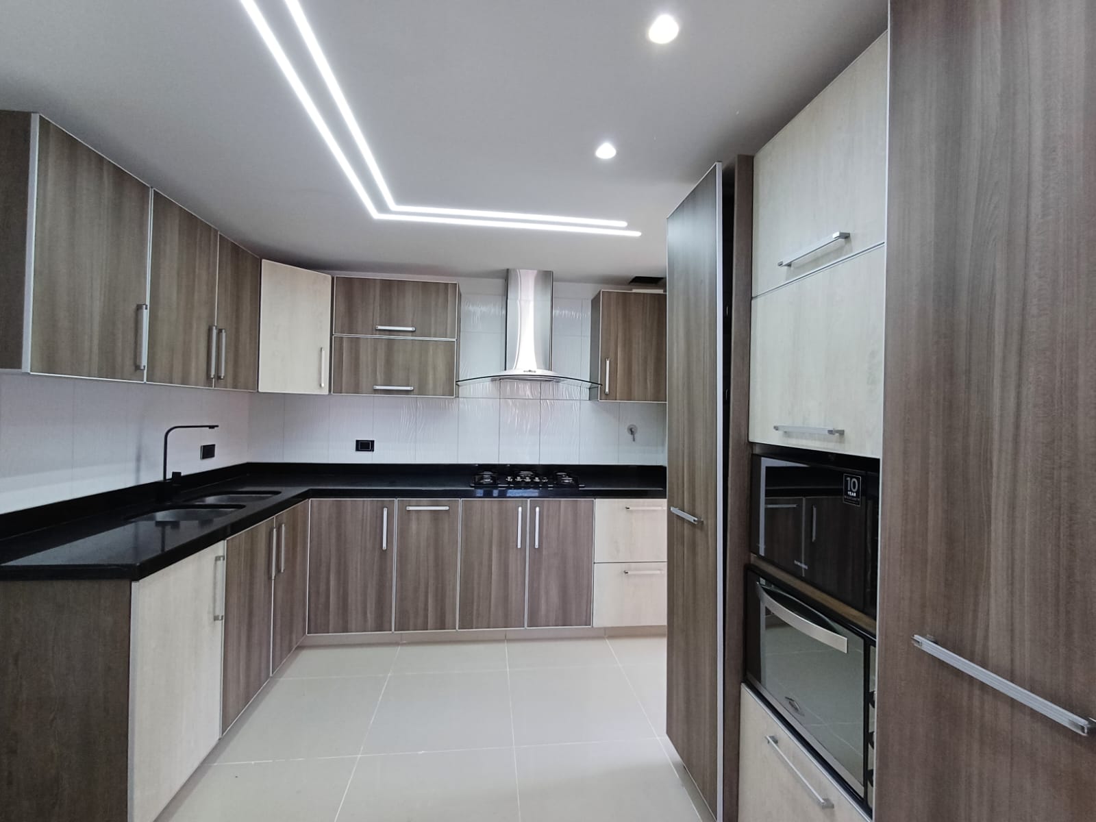 Apartamento en arriendo en EL ESMERALDAL, 209 m², 3 alcobas, 3 baños