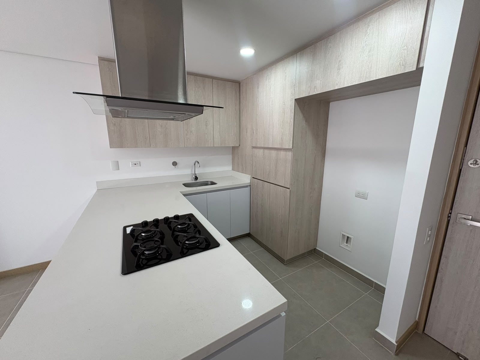 Apartamento en arriendo en LOMA DE LAS BRUJAS, 80 m², 2 alcobas, 2 baños