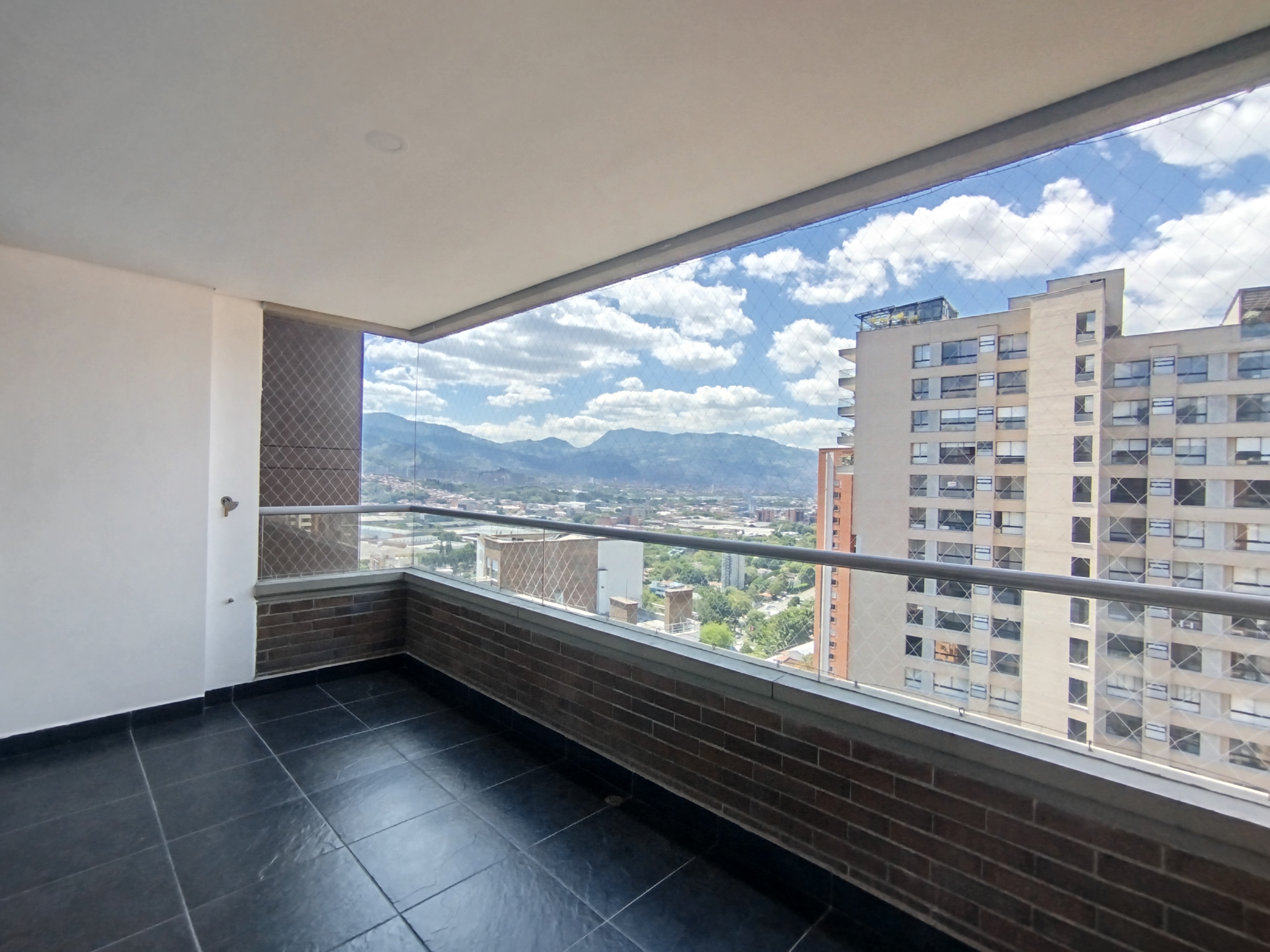 Apartamento en arriendo en SANTA MARIA DE LOS ANGELES, 143 m², 3 alcobas, 3 baños