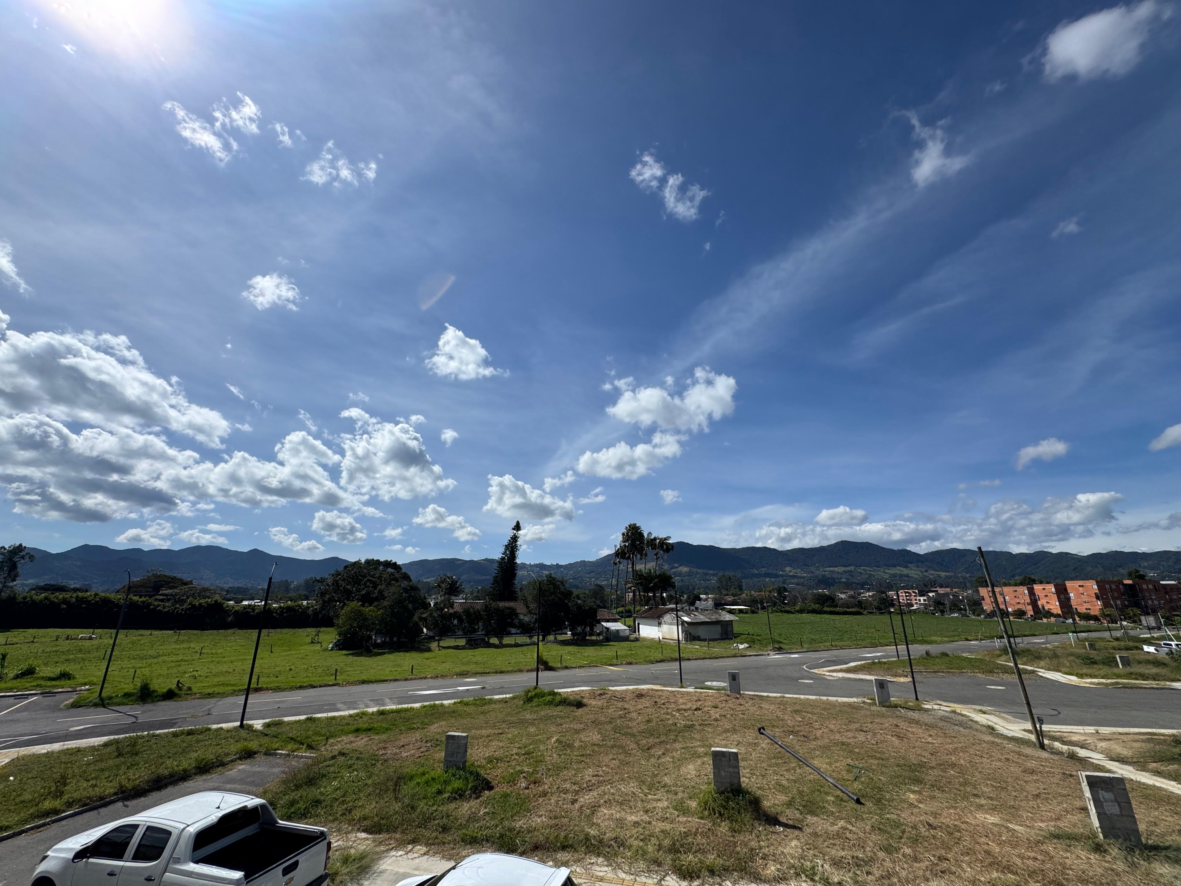 Casa en arriendo en LA CEJA, 182 m², 5 alcobas, 6 baños