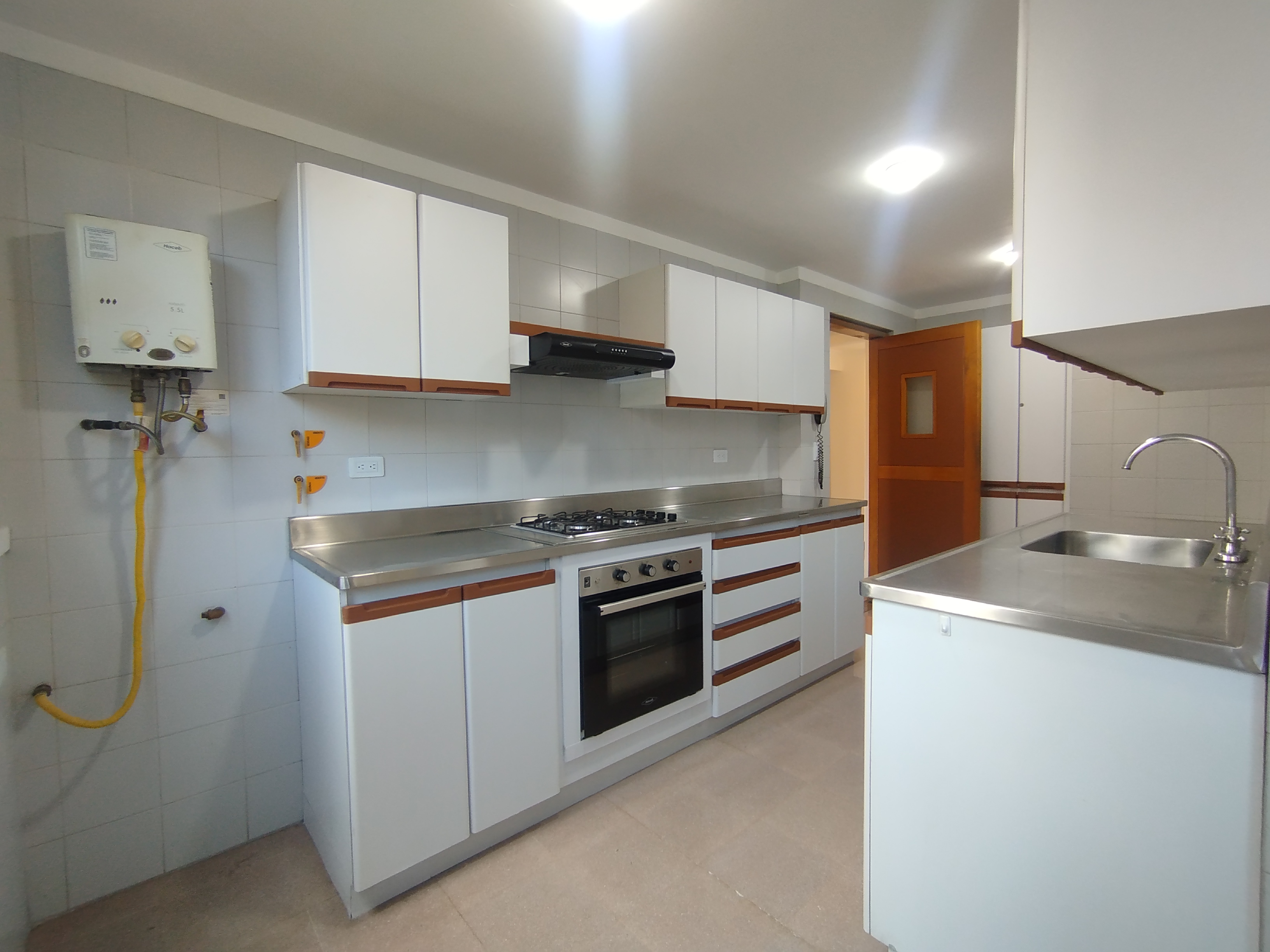 Apartamento en arriendo en PROVENZA, 165 m², 3 alcobas, 3 baños