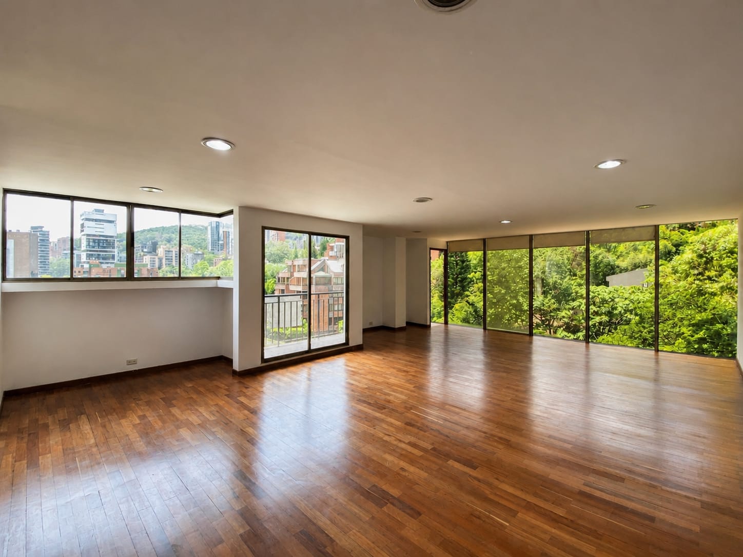 Oficina en arriendo en TRANSVERSAL INFERIOR, 67 m², 2 baños
