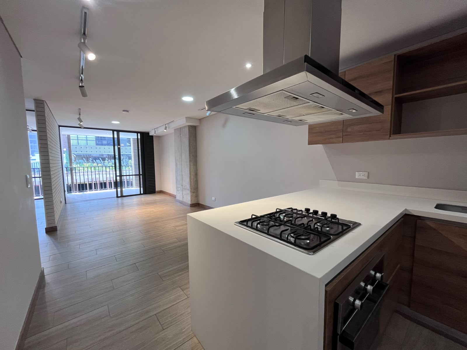Apartamento en arriendo en CIUDAD DEL RIO, 94 m², 3 alcobas, 2 baños