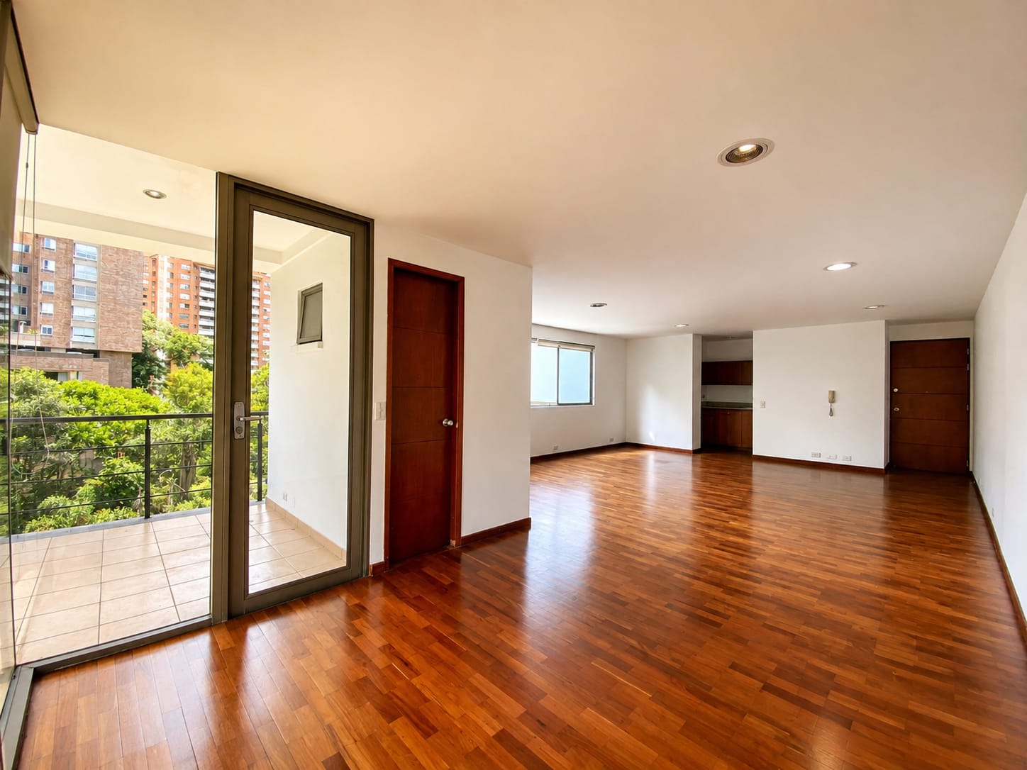 Oficina en arriendo en TRANSVERSAL INFERIOR, 52 m², 2 baños