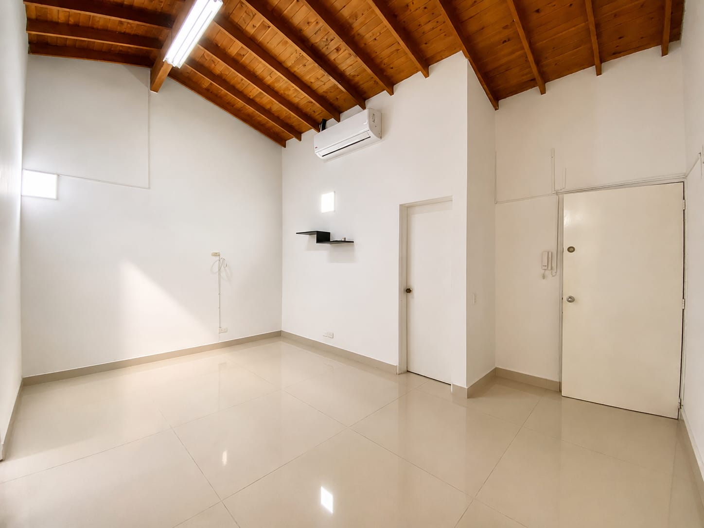 Oficina en arriendo en LOS CONQUISTADORES, 43 m², 1 baño