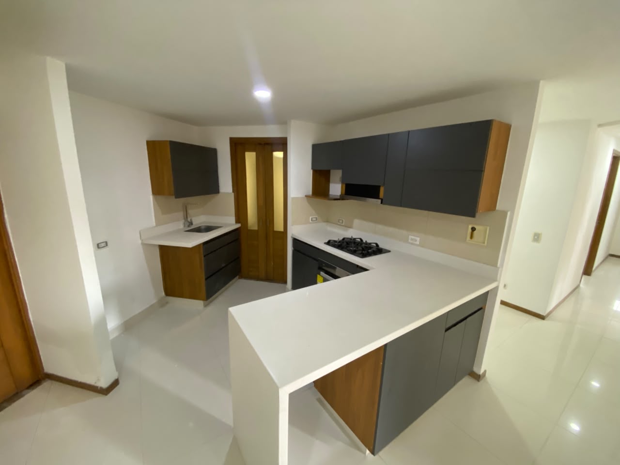 Apartamento en arriendo en LAS LOMITAS, 100 m², 3 alcobas, 2 baños