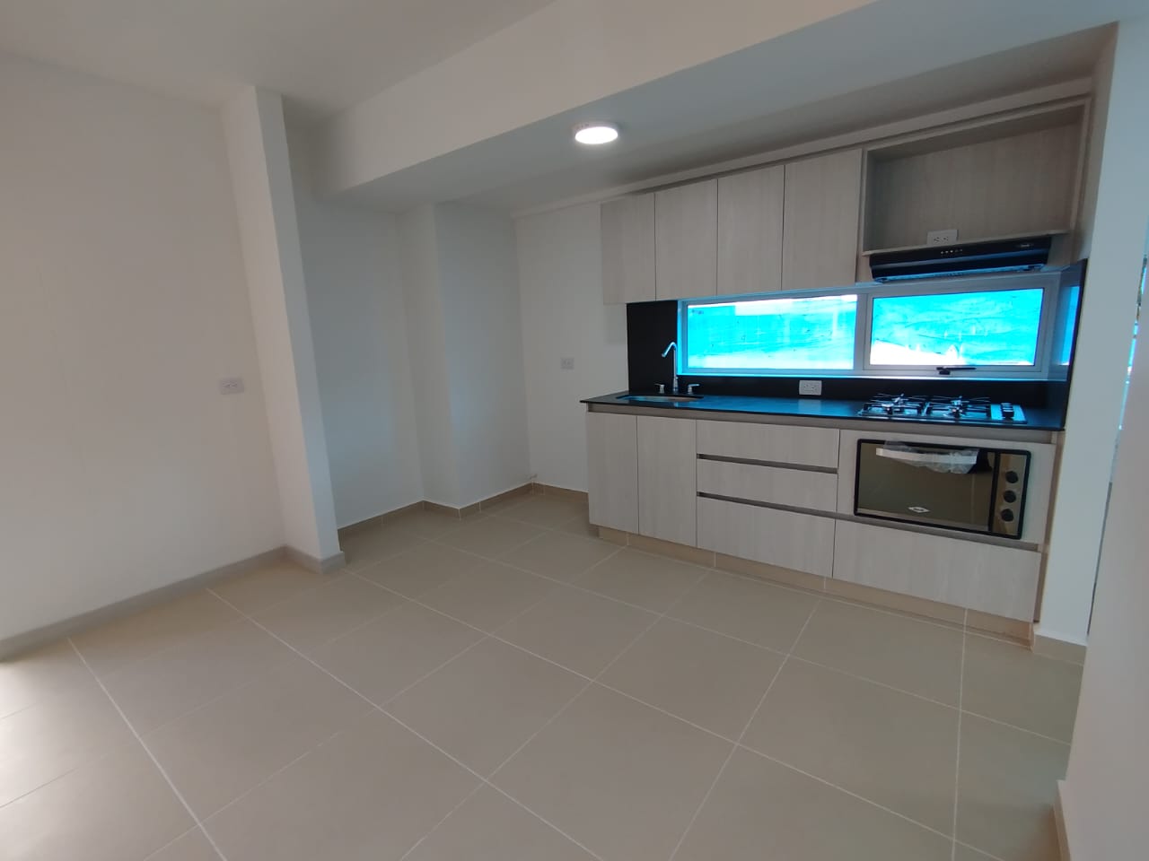 Apartamento en arriendo en LAS LOMITAS, 89 m², 3 alcobas, 1 baño