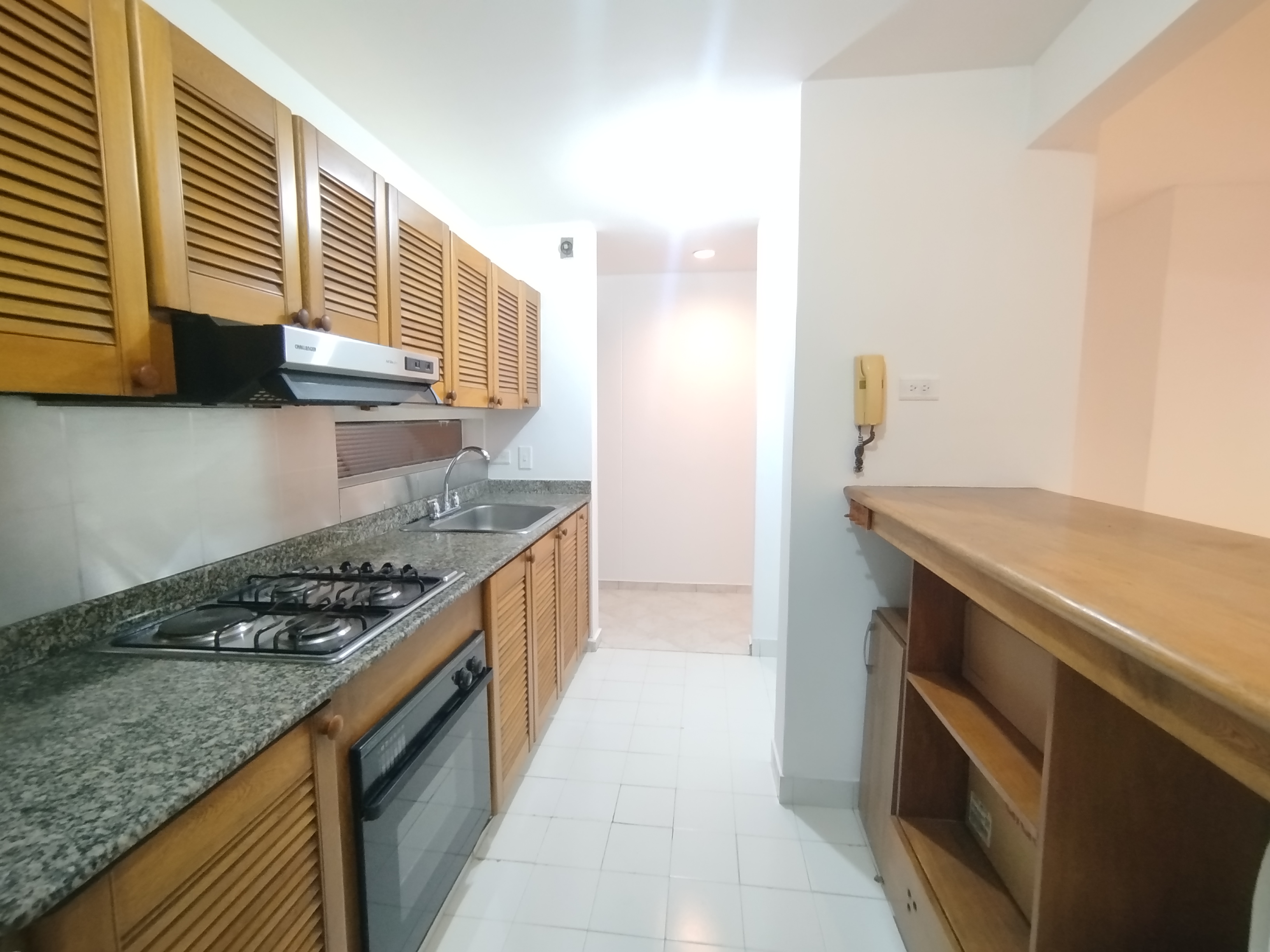 Apartamento en arriendo en PROVENZA, 74 m², 2 alcobas, 2 baños