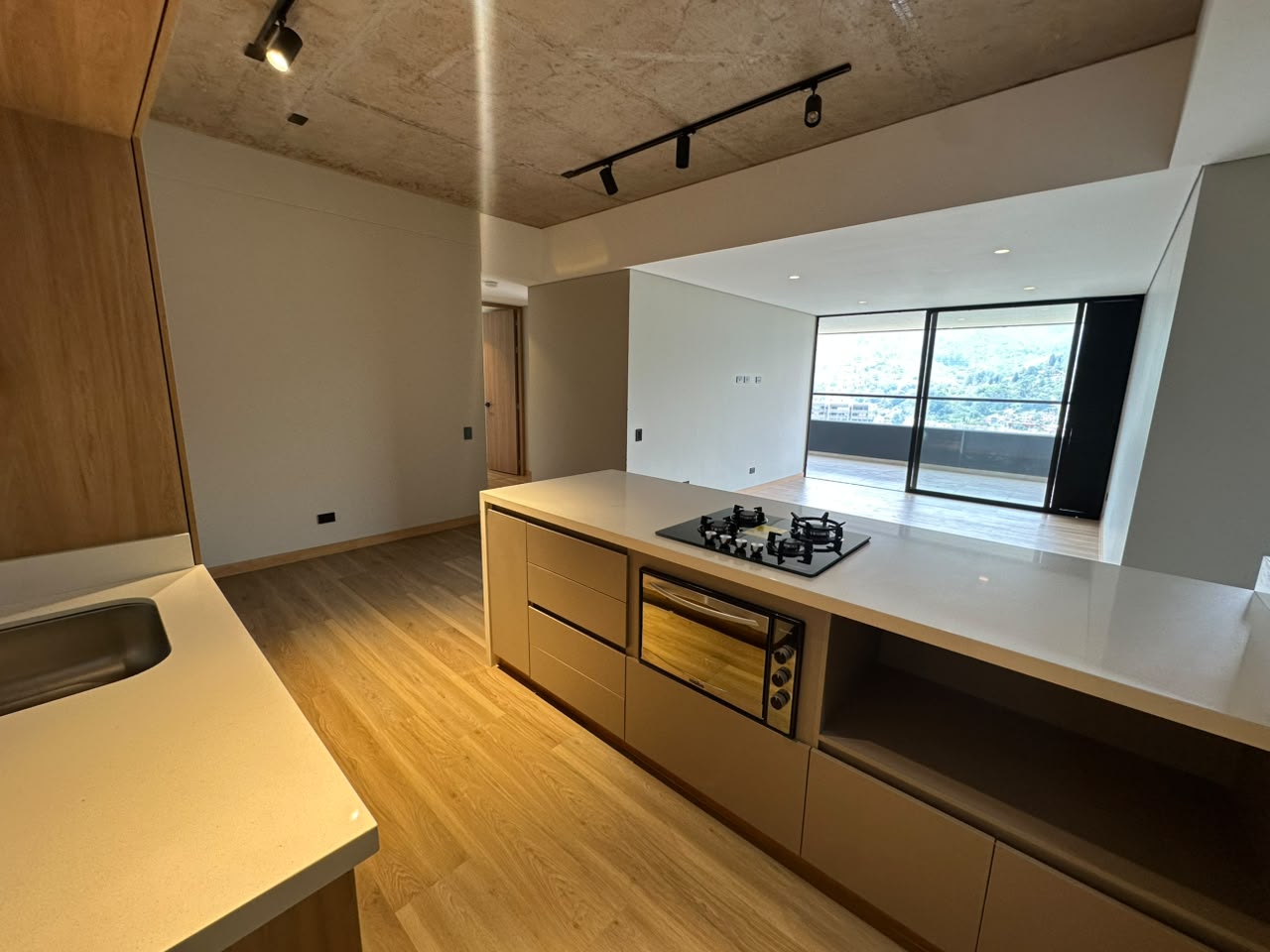 Apartamento en arriendo en LOMA DE LAS BRUJAS, 90 m², 2 alcobas, 3 baños