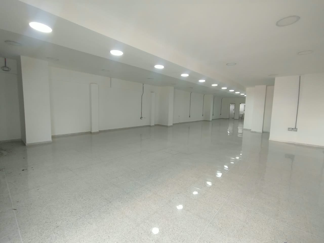 Local en arriendo en LAURELES, 200 m², 1 alcoba, 2 baños
