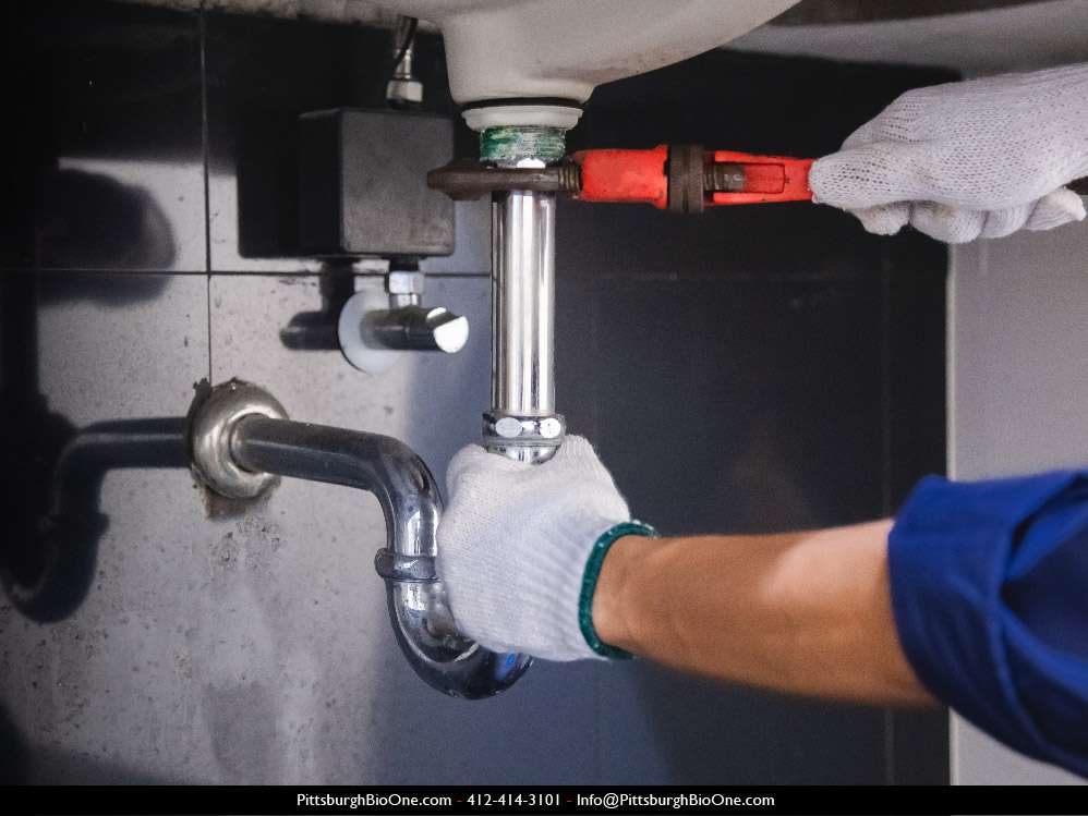 Plumber fixing white sink pipe. Photo credit: @pixtastock2021 - Freepik. Plumber fixing white sink pipe. Photo credit: @pixtastock2021 - Freepik.