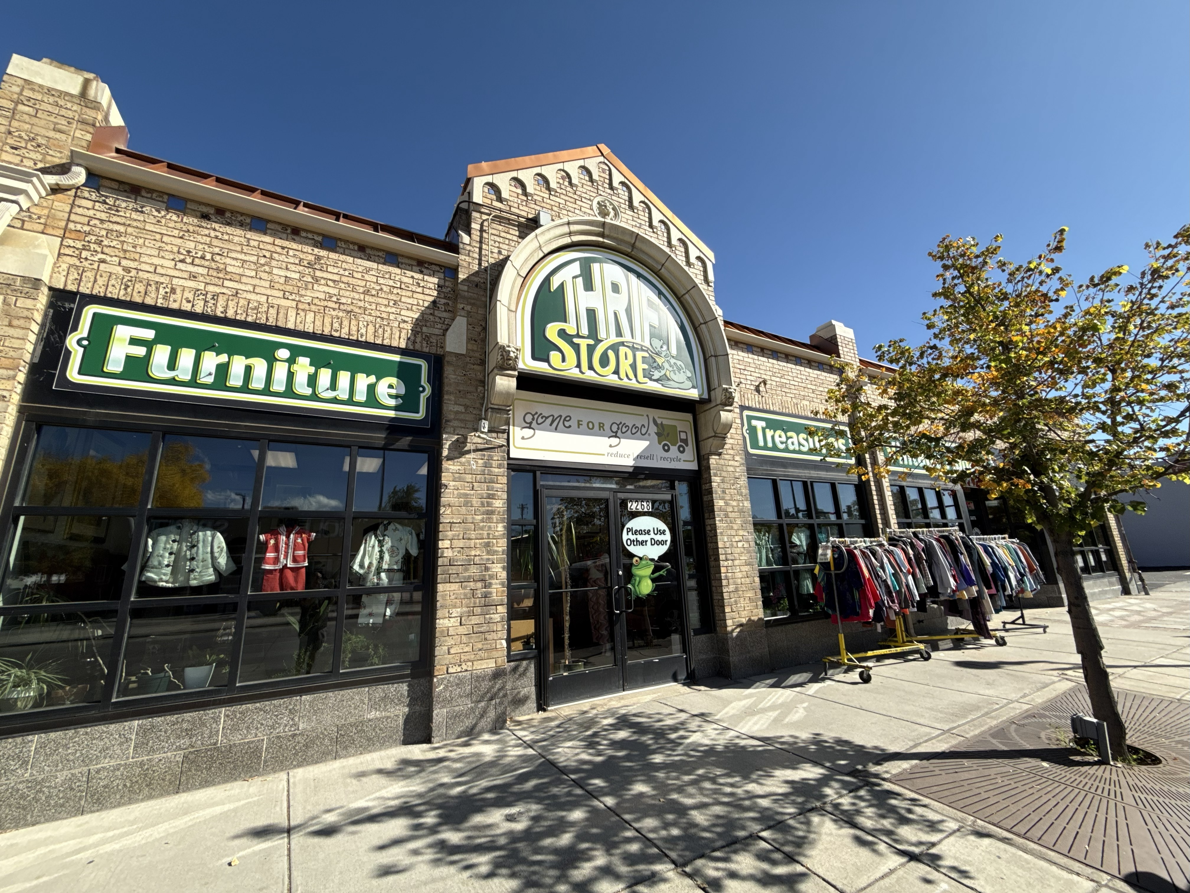 Understanding Thrift Store Pricing: What's Behind Untagged Items Understanding Thrift Store Pricing: What's Behind Untagged Items