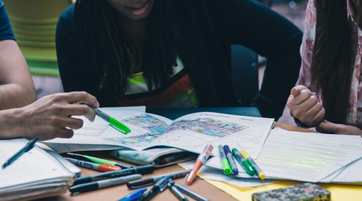Colorful active learning