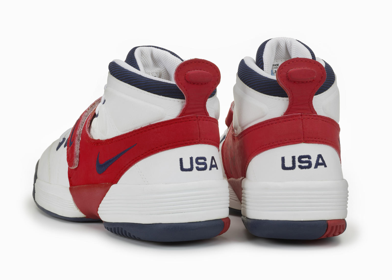 Elena Delle Donne Honors Sheryl Swoopes with New Hyperdunk PE 1