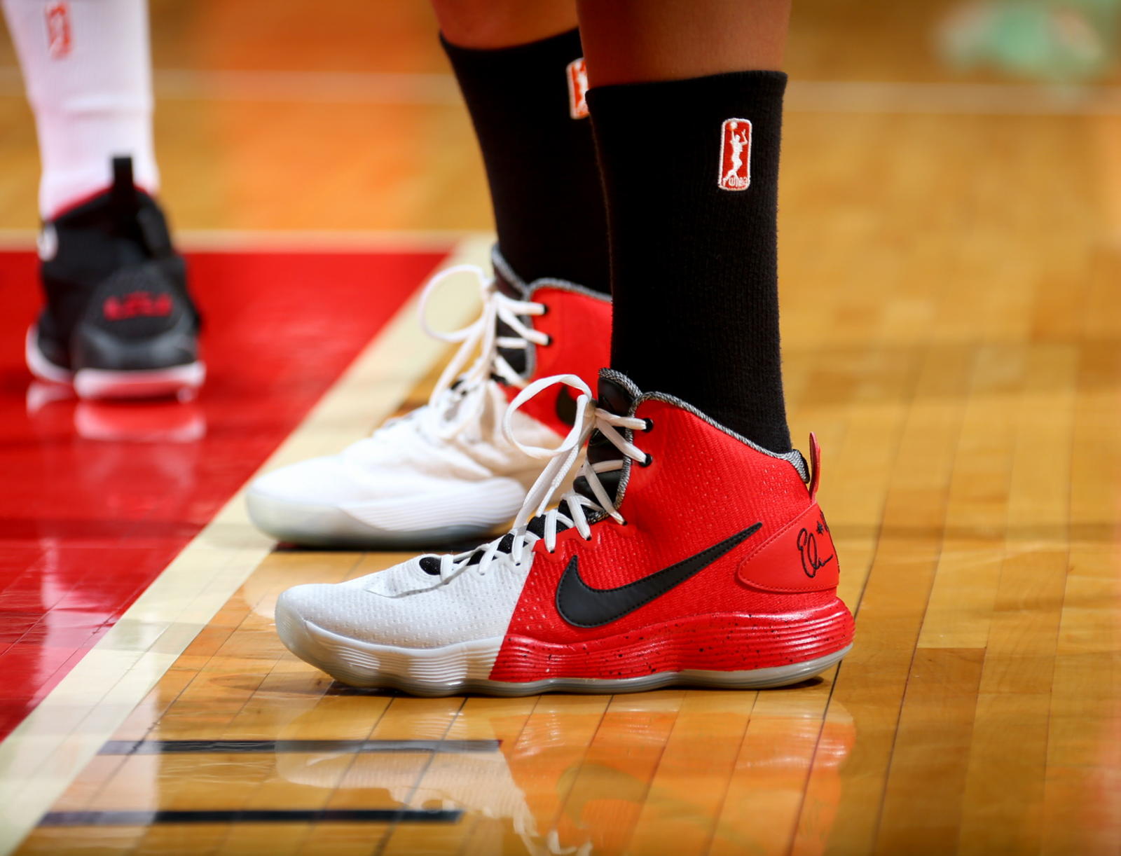 Elena Delle Donne Honors Sheryl Swoopes with New Hyperdunk PE 9