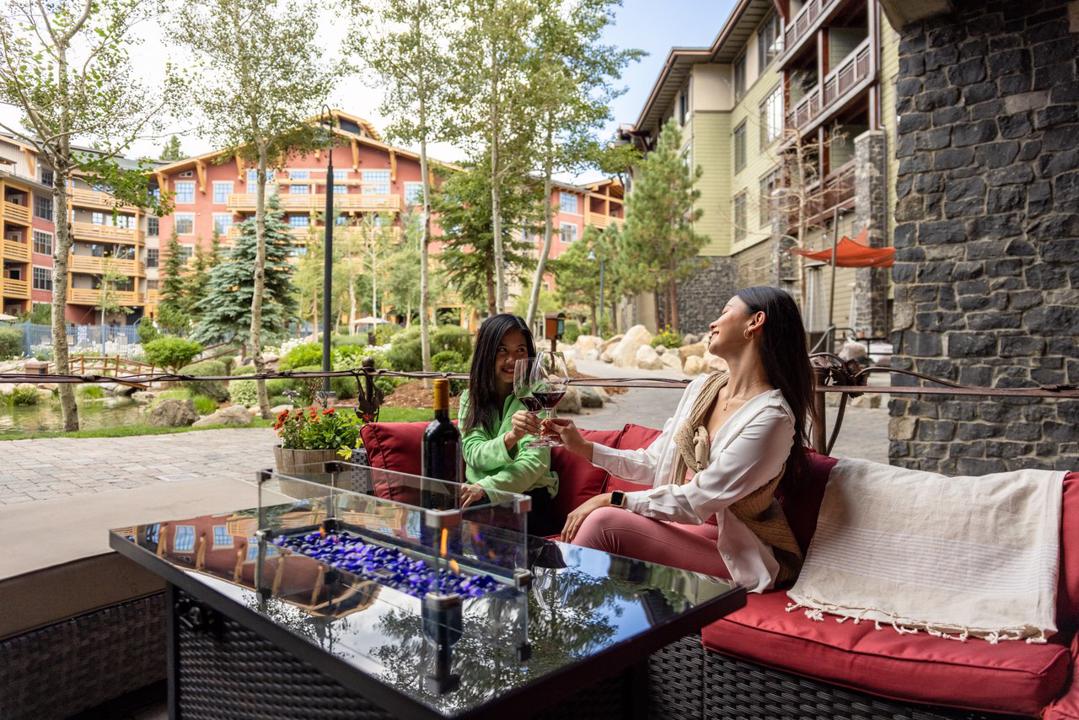 547 Remodeled Mid-town Beauty with Spa- Mammoth Rentals- Nomadness