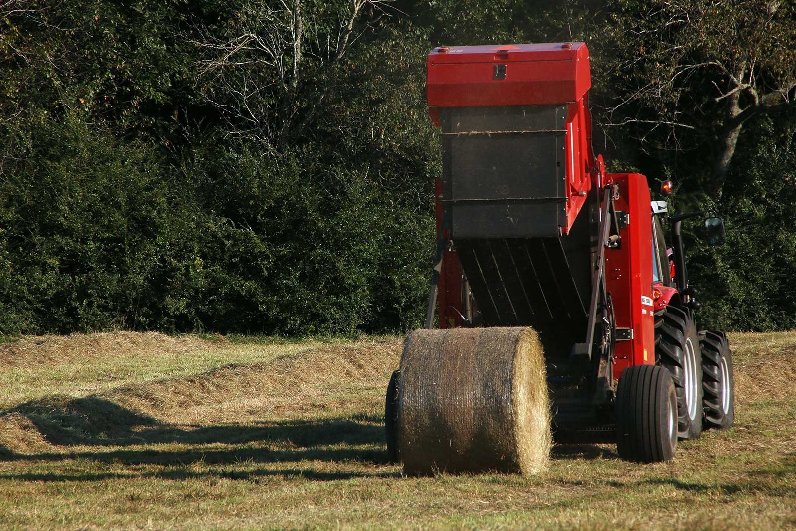 2900 Series Hesston Round Balers from Massey Ferguson Midwest